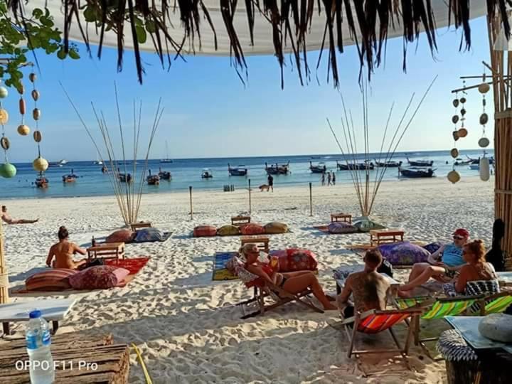 Daya Beach, Lipe Local Exteriör bild