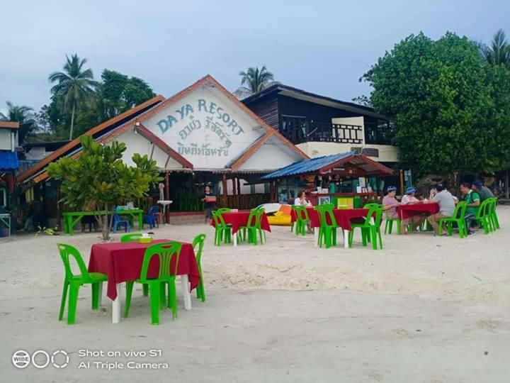 Daya Beach, Lipe Local Exteriör bild